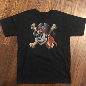 NWOT Authentic Disney Parks Pirates Kids Medium